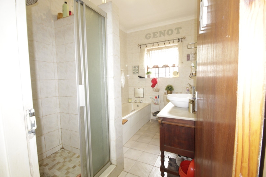 5 Bedroom Property for Sale in Noorsekloof Eastern Cape